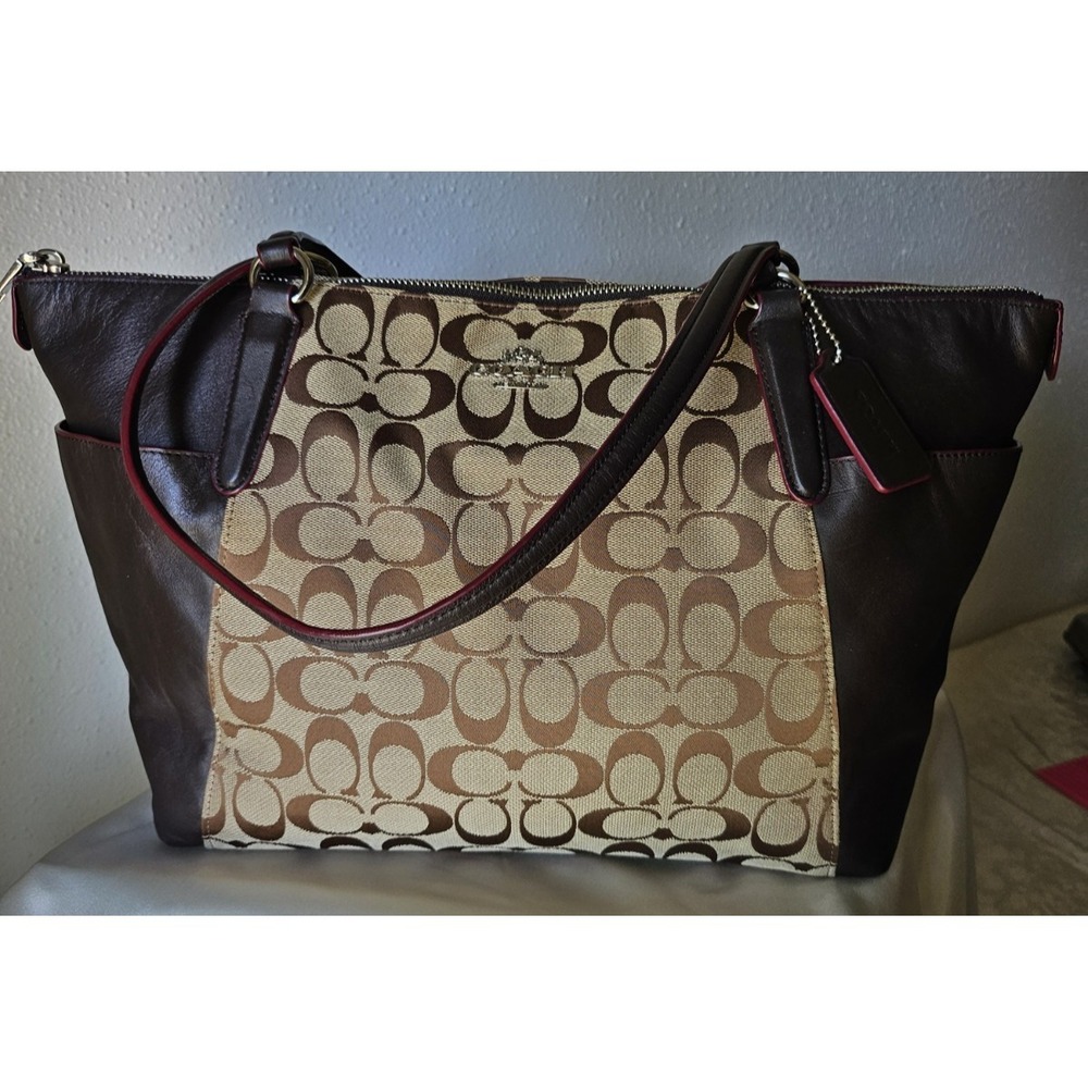 Coach‎ Ava Tote in Signature and Leather/Brown